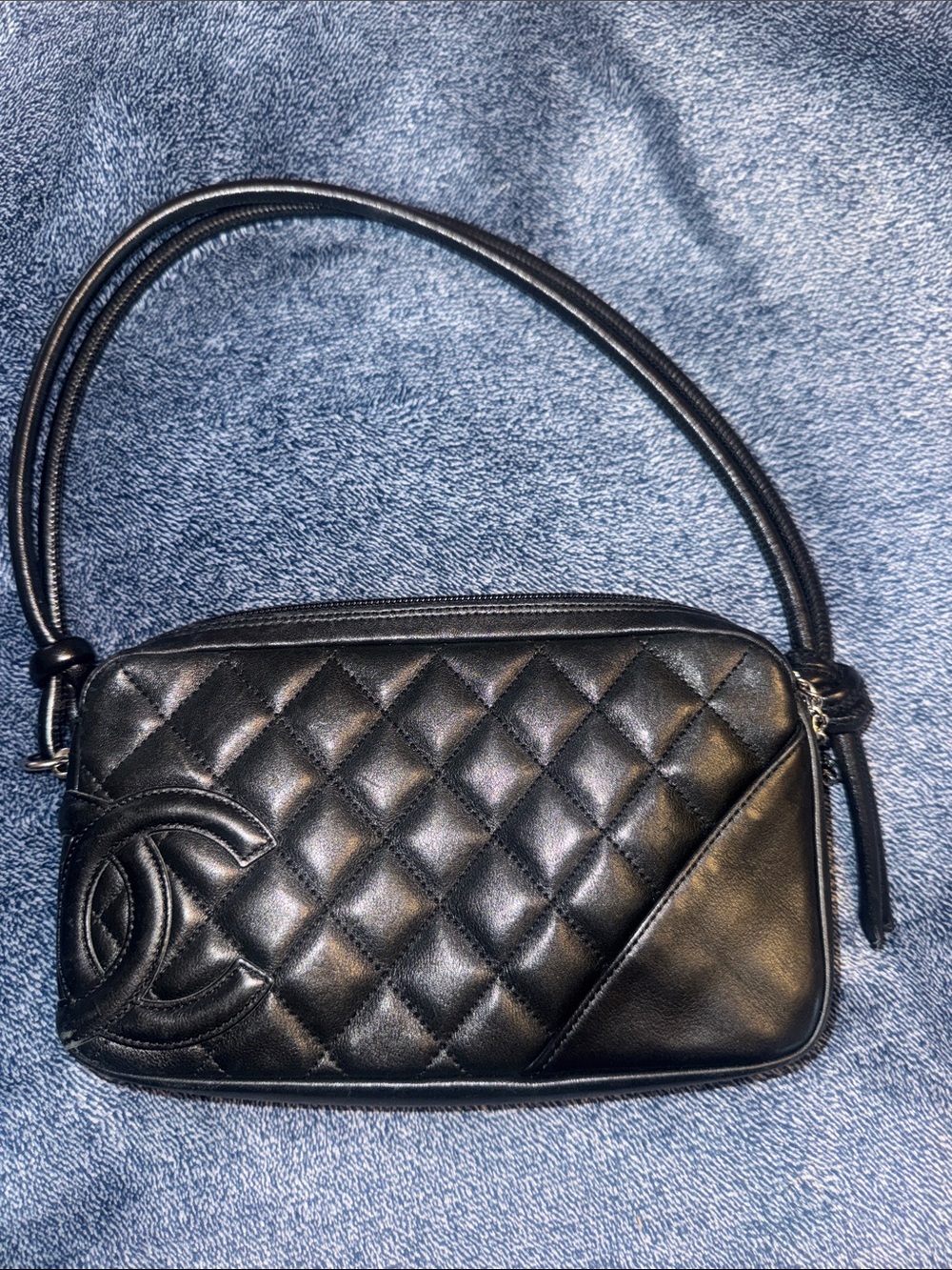 CHANEL Black Quilted Shoulder Bag with Interlocking CC
